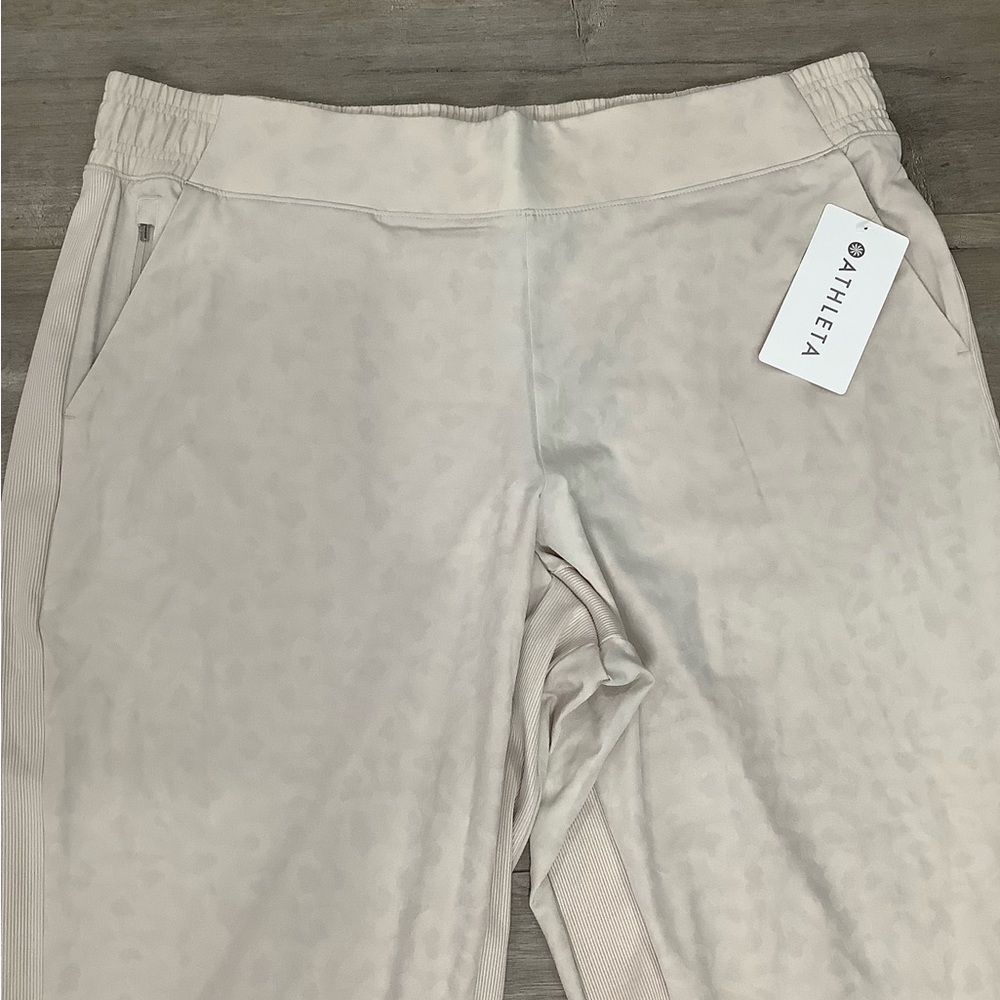 Women’s Athleta 18 Brooklyn Comfortable Joggers Pants Camo Beige Ankle Stretch - Picture 11 of 16